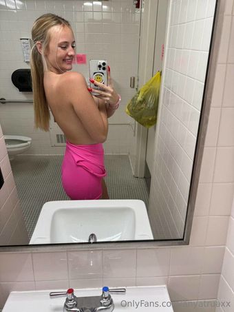 Anya.Truax Nude Leaks OnlyFans Photo 2