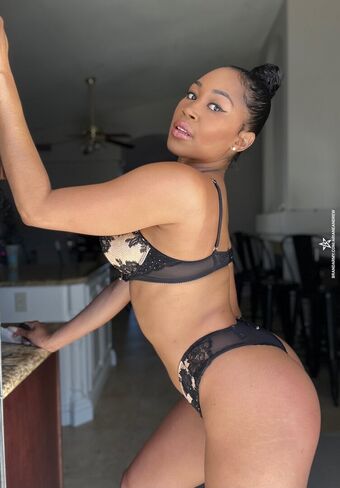 Ariane Andrew Nude Leaks OnlyFans Photo 5