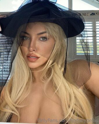 Lindsey Pelas Nude Leaks OnlyFans Photo 132