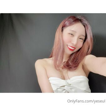 yeseul Nude Leaks OnlyFans Photo 9