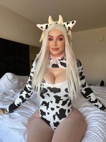 Cow Maid & Cow Bikini Cosplay Nude Leaks OnlyFans Photo 12